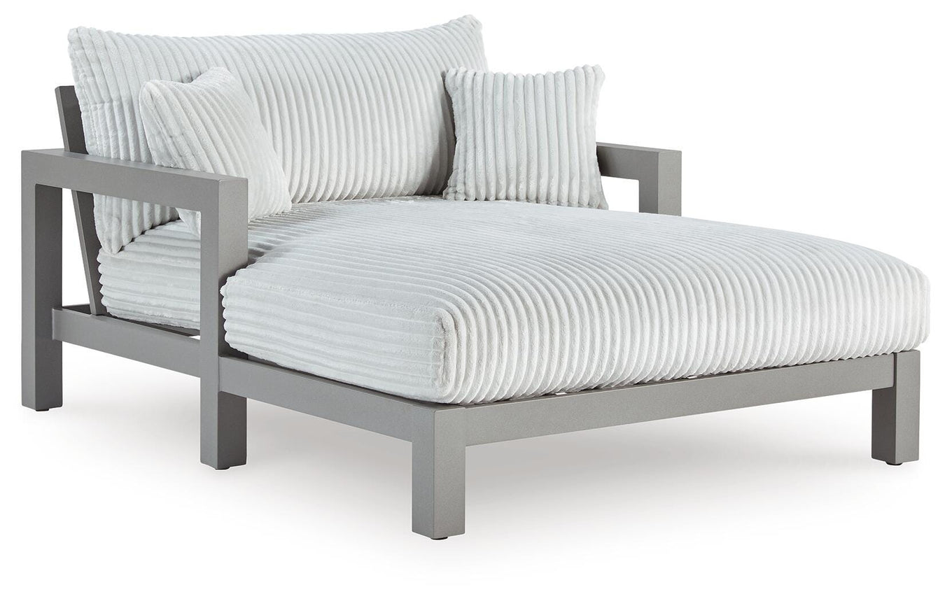 Outdoor Chaise-Lounge