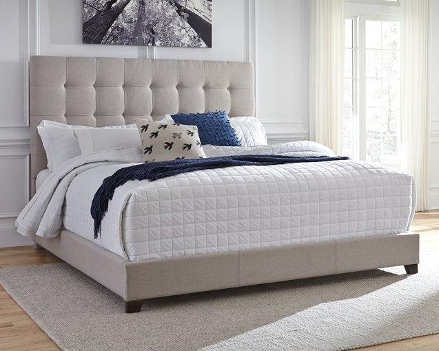 Dolante Queen Upholstered Bed image