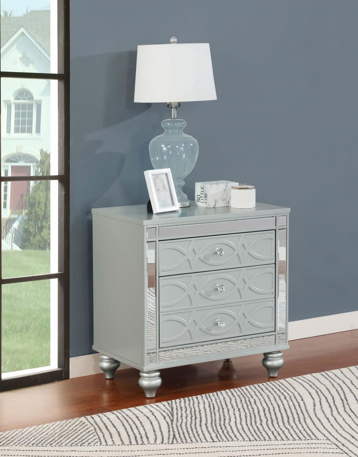 Gunnison 2-drawer Nightstand Silver Metallic - Image 2