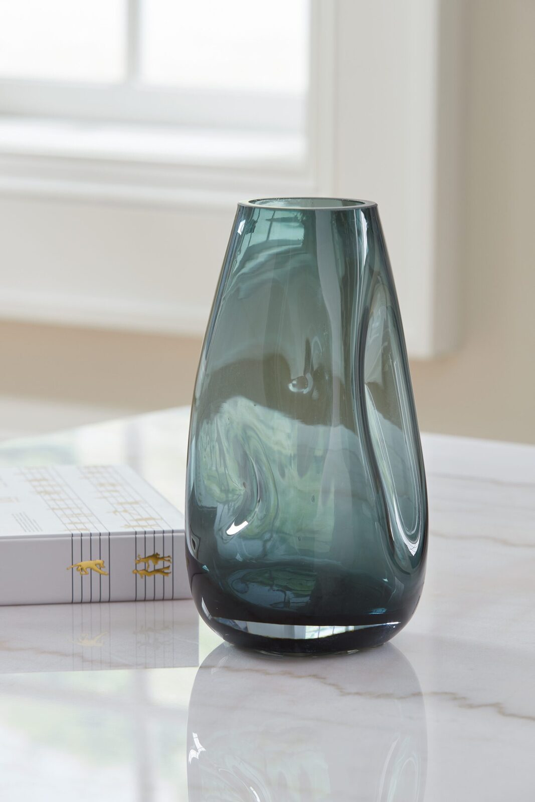 Beamund - Vase - 9" - Image 3