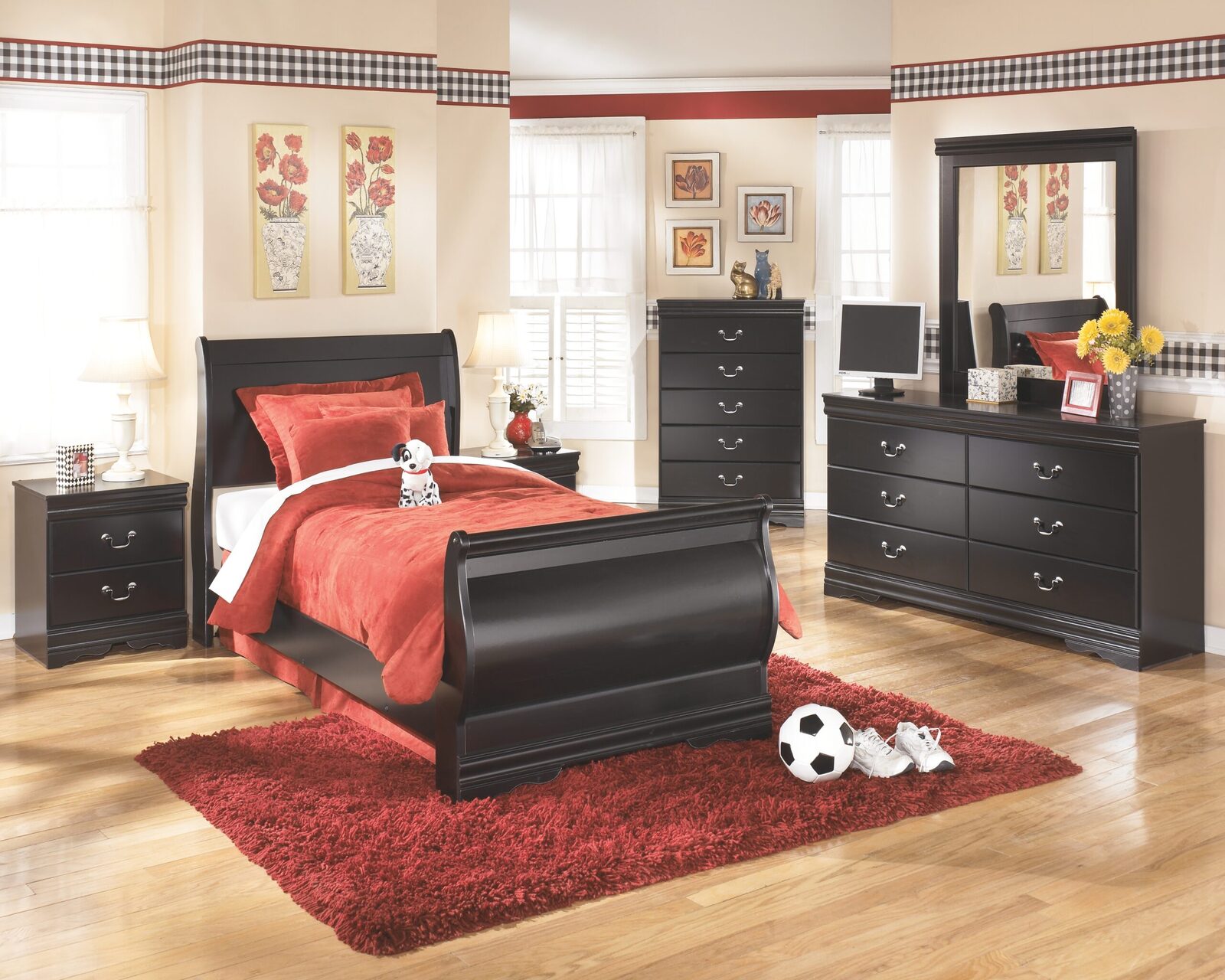 Huey Vineyard - Five Drawer Chest - Black - Image 4