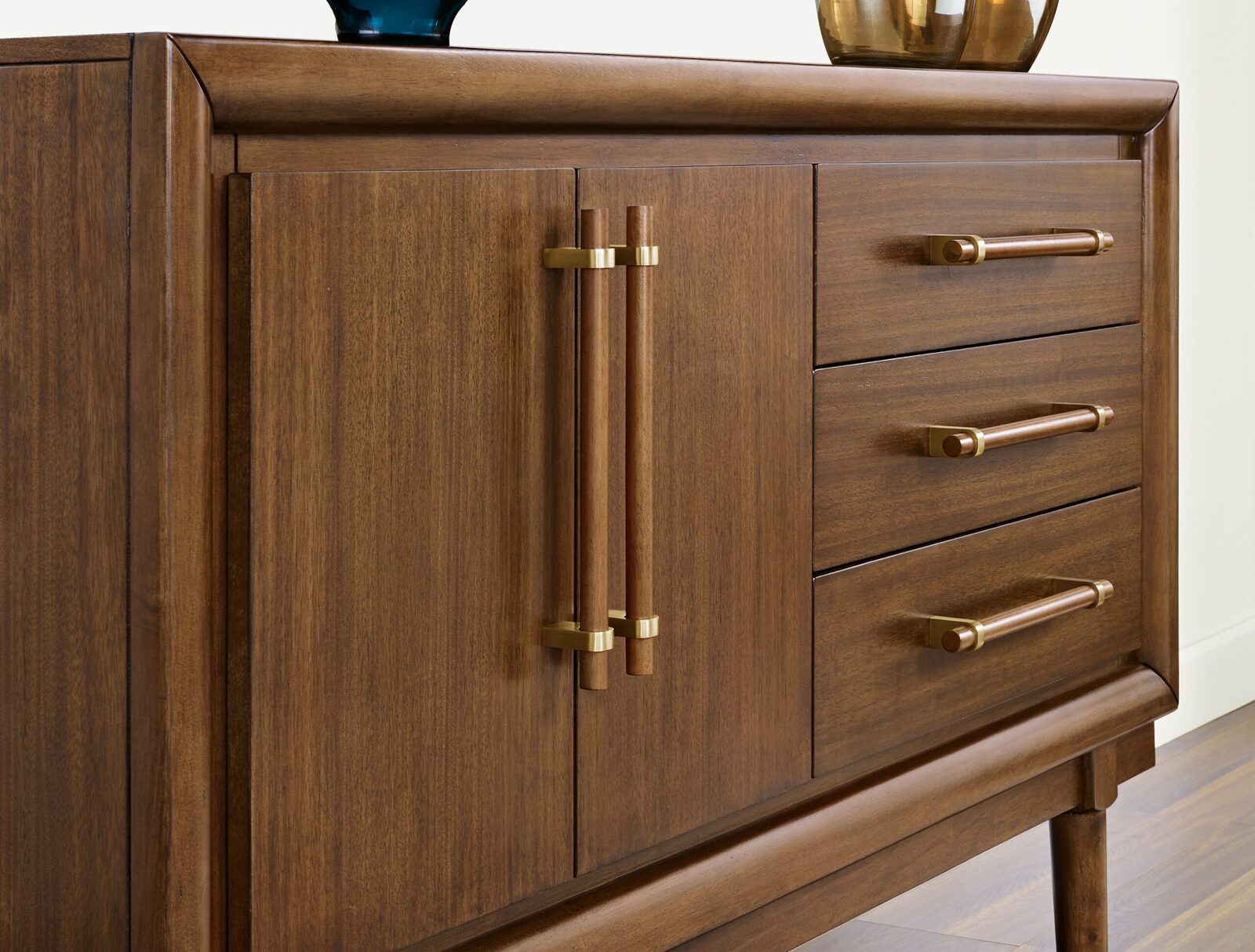 Lyncott - Dining Room Server - Brown - Image 7
