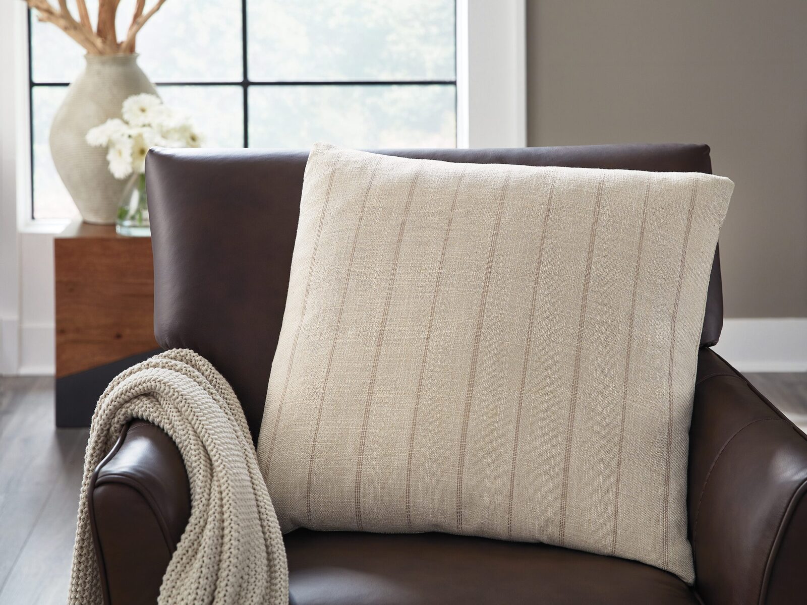 Valwick - Pillow - Image 2
