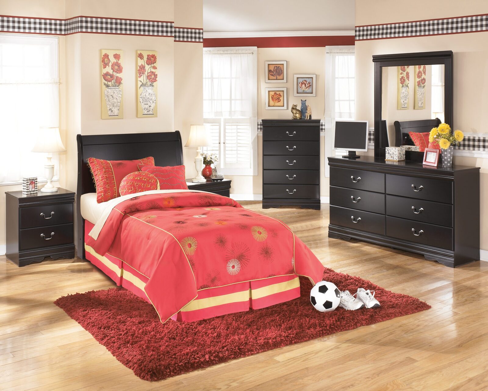 Huey Vineyard - Five Drawer Chest - Black - Image 3