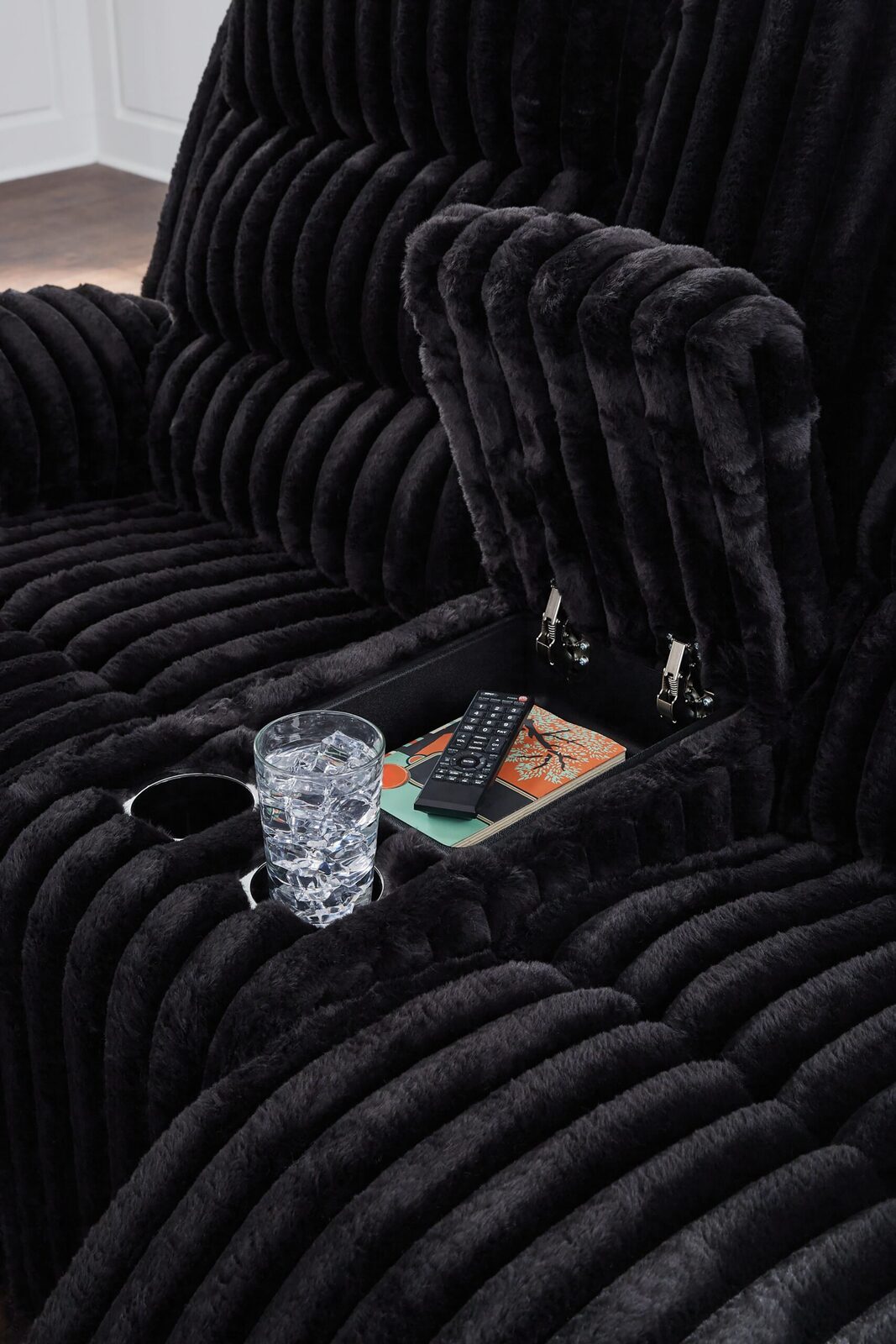 Rhine Falls - Double Reclining Power Loveseat With Console - Onyx - Image 5