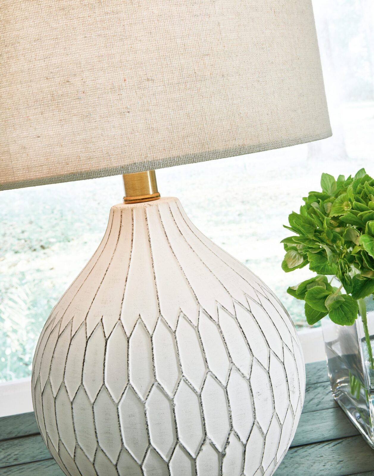 Wardmont - Ceramic Table Lamp - White - Image 3
