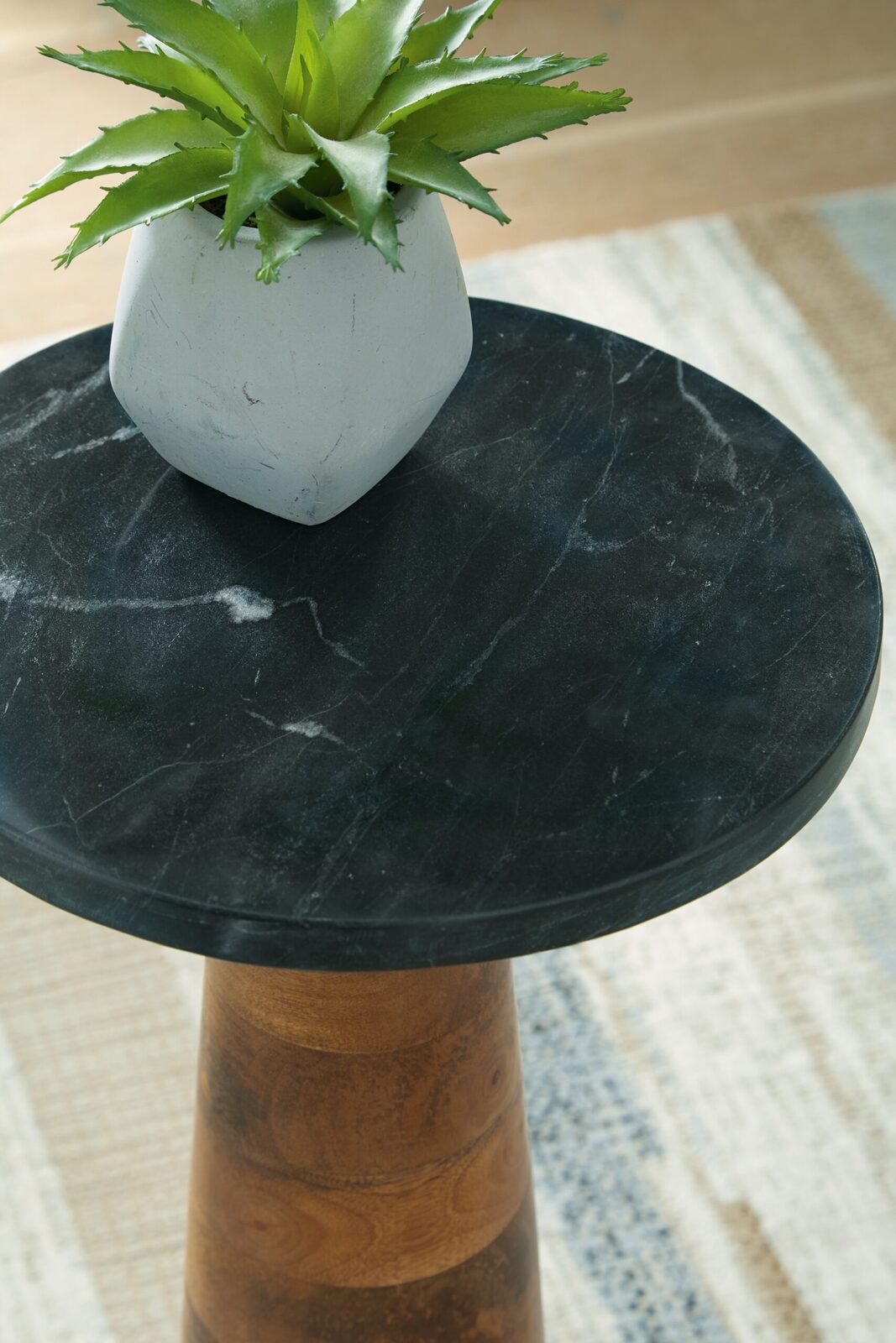 Quinndon - Accent Table - Brown / Black - Image 4