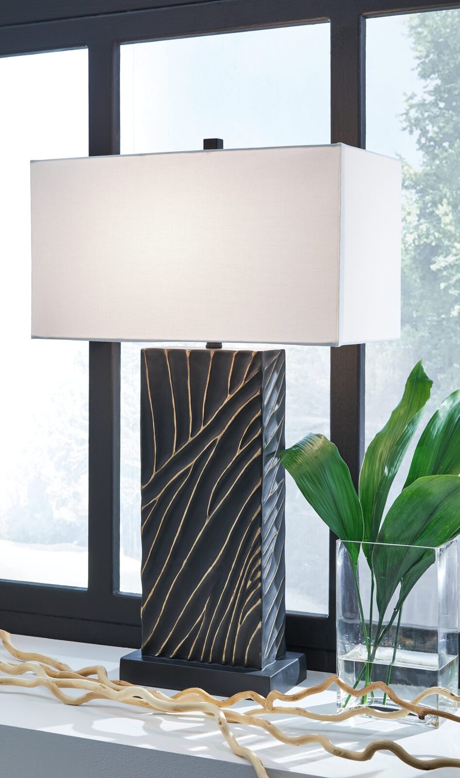 Bartlen - Poly Table Lamp - Black / Gold Finish - Image 2