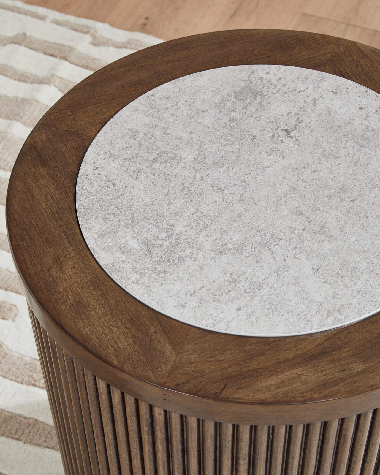 Hadonna - Round Table - Image 5