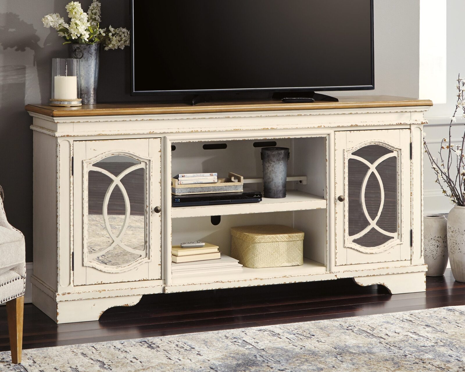 Realyn - TV Stand - Image 2