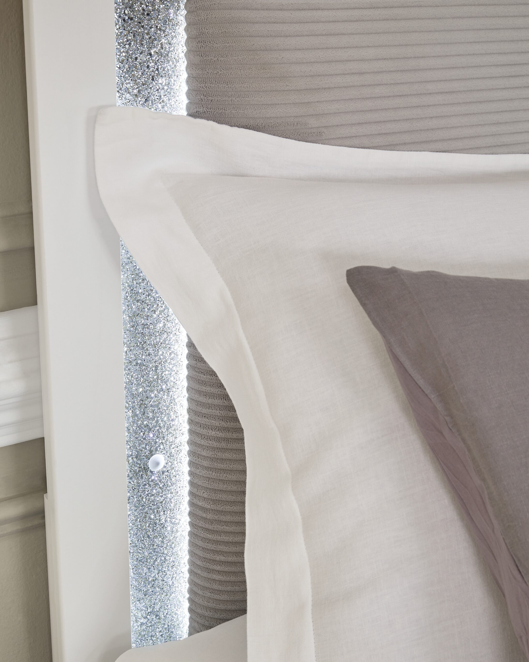 Maeling - Upholstered Panel Bed - Image 10