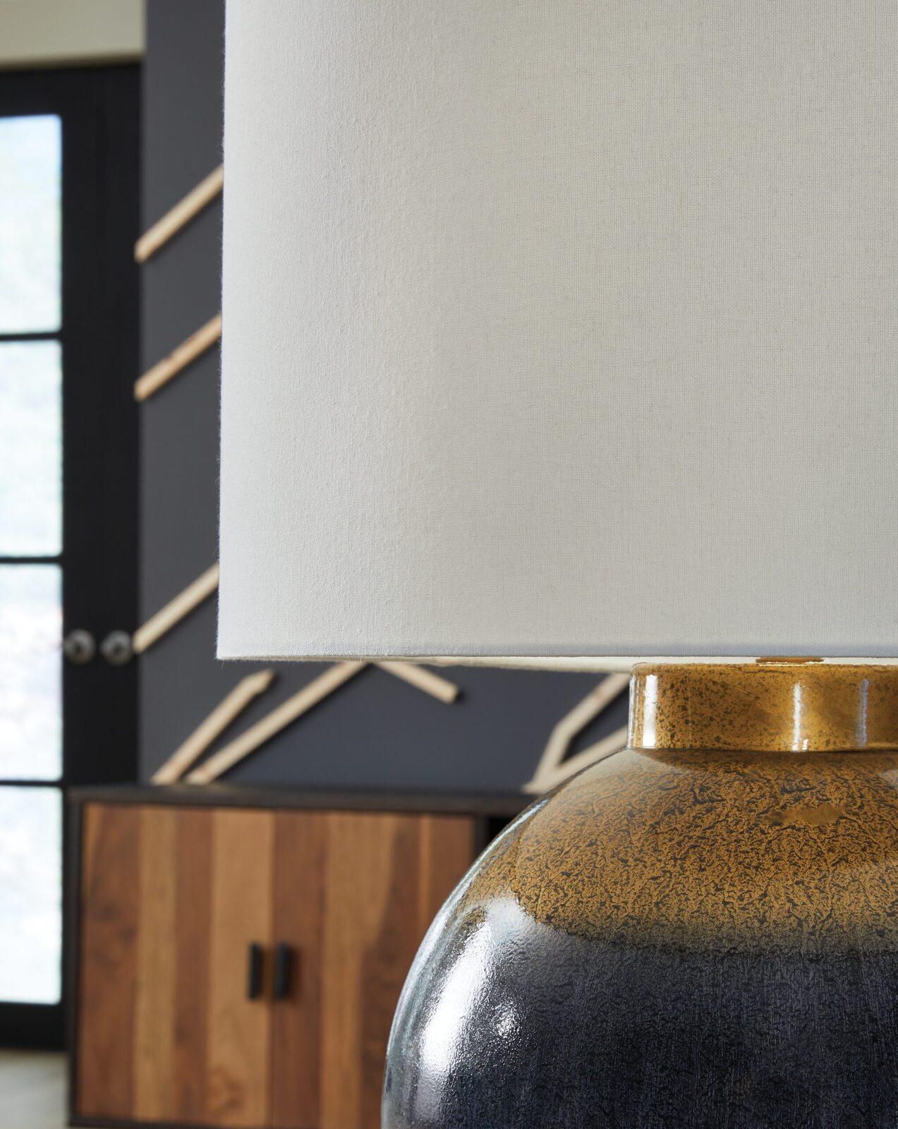 Adara - Metal Table Lamp - Blue / Gold Finish - Image 3