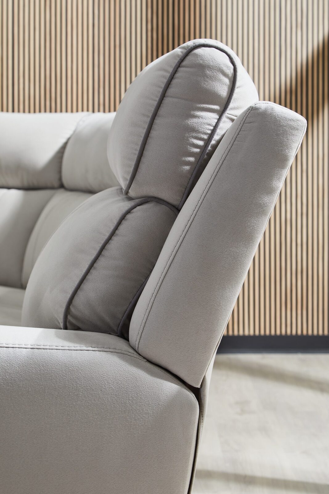 Social Pointe - Reclining Sectional - Image 11