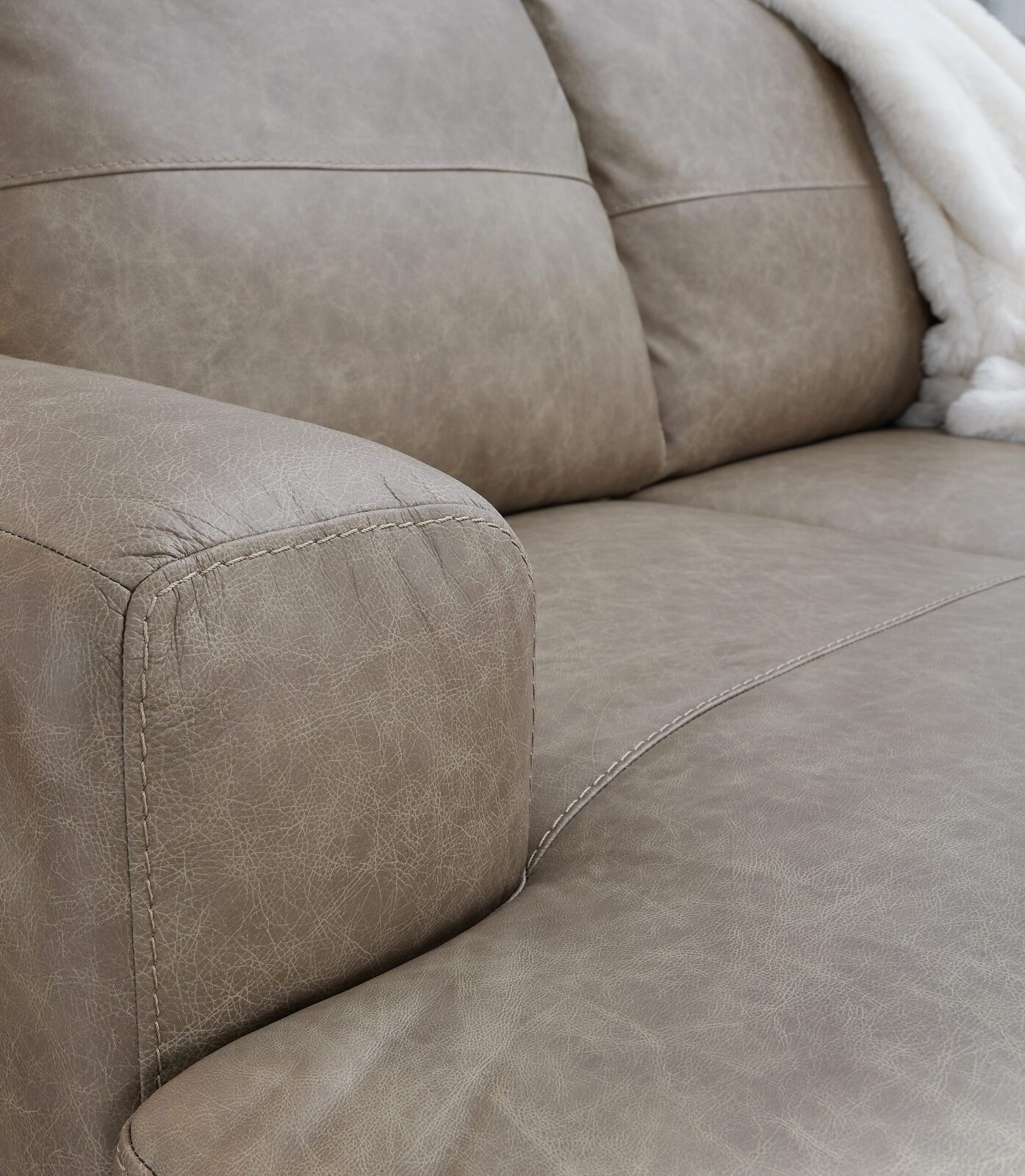Amuleto - Sectional - Image 4