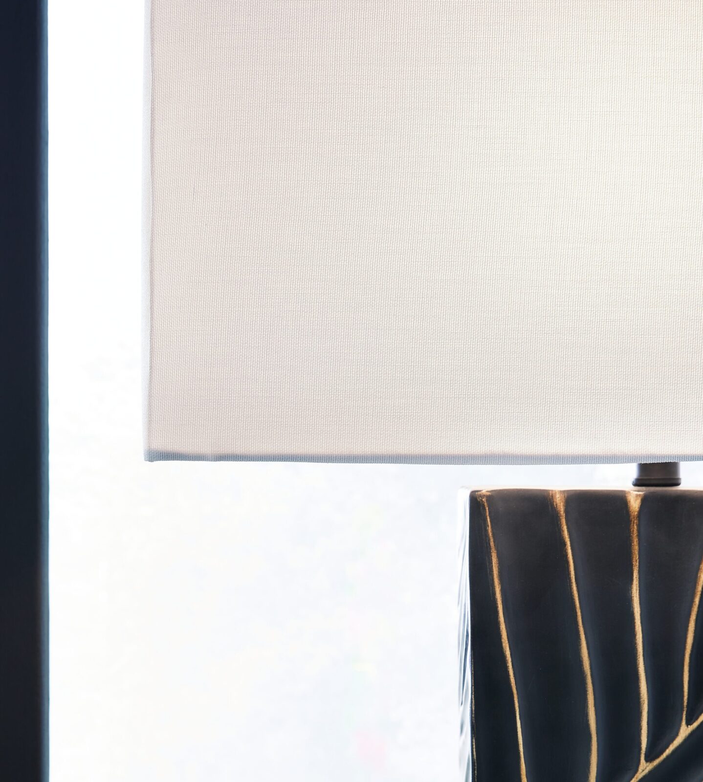 Bartlen - Poly Table Lamp - Black / Gold Finish - Image 3