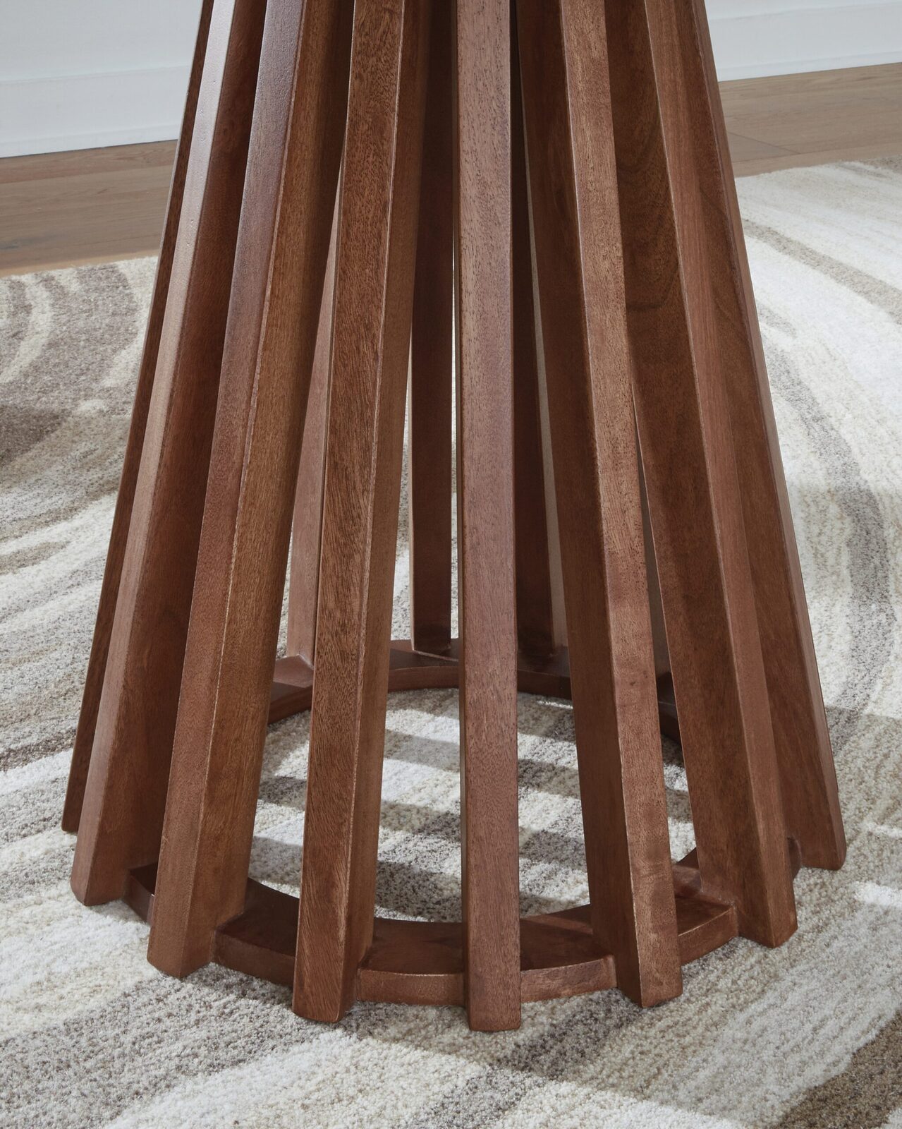 Kallari - Round End Table - Warm Brown / Black - Image 4
