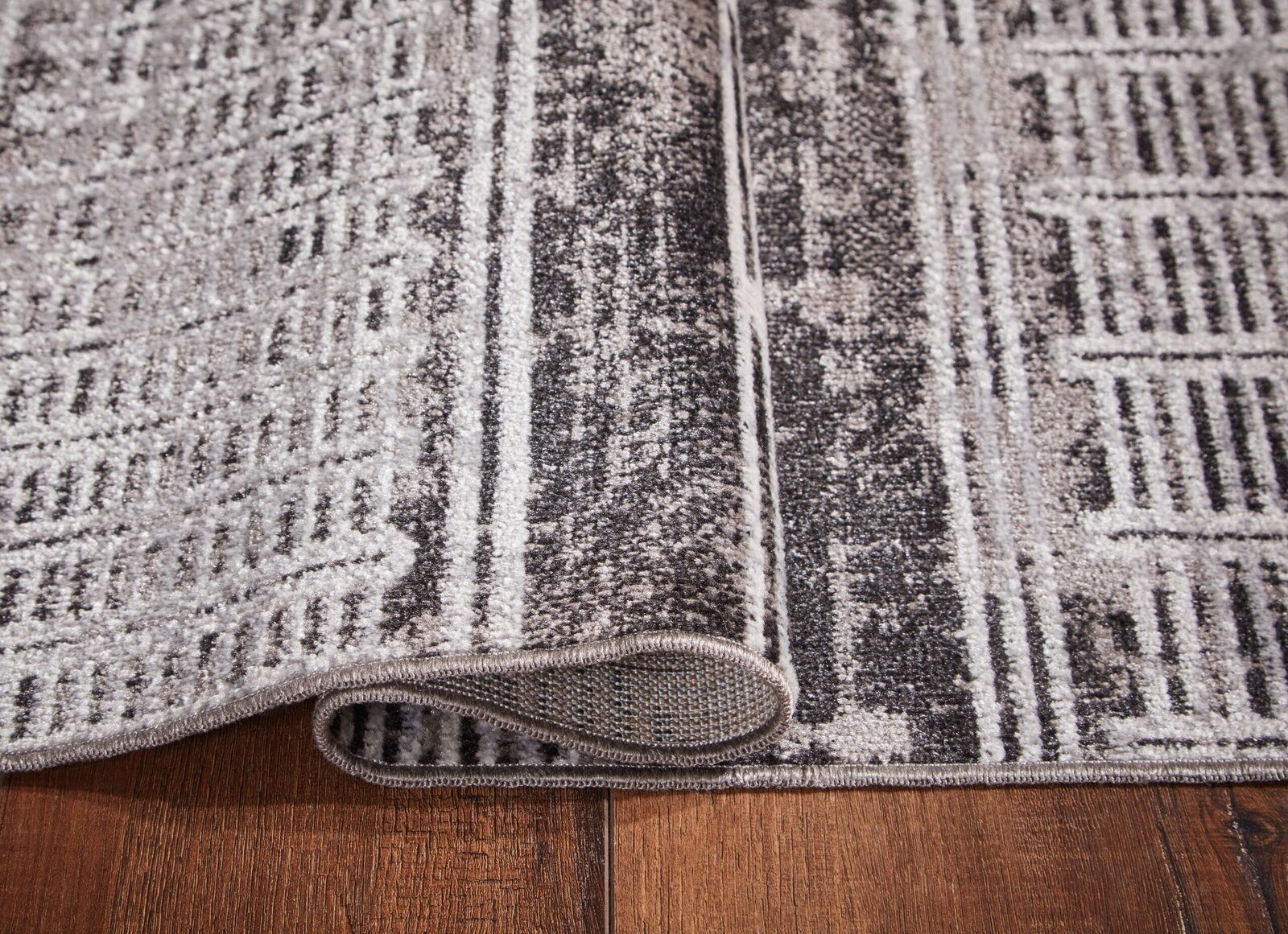 Henchester - Rug - Image 4