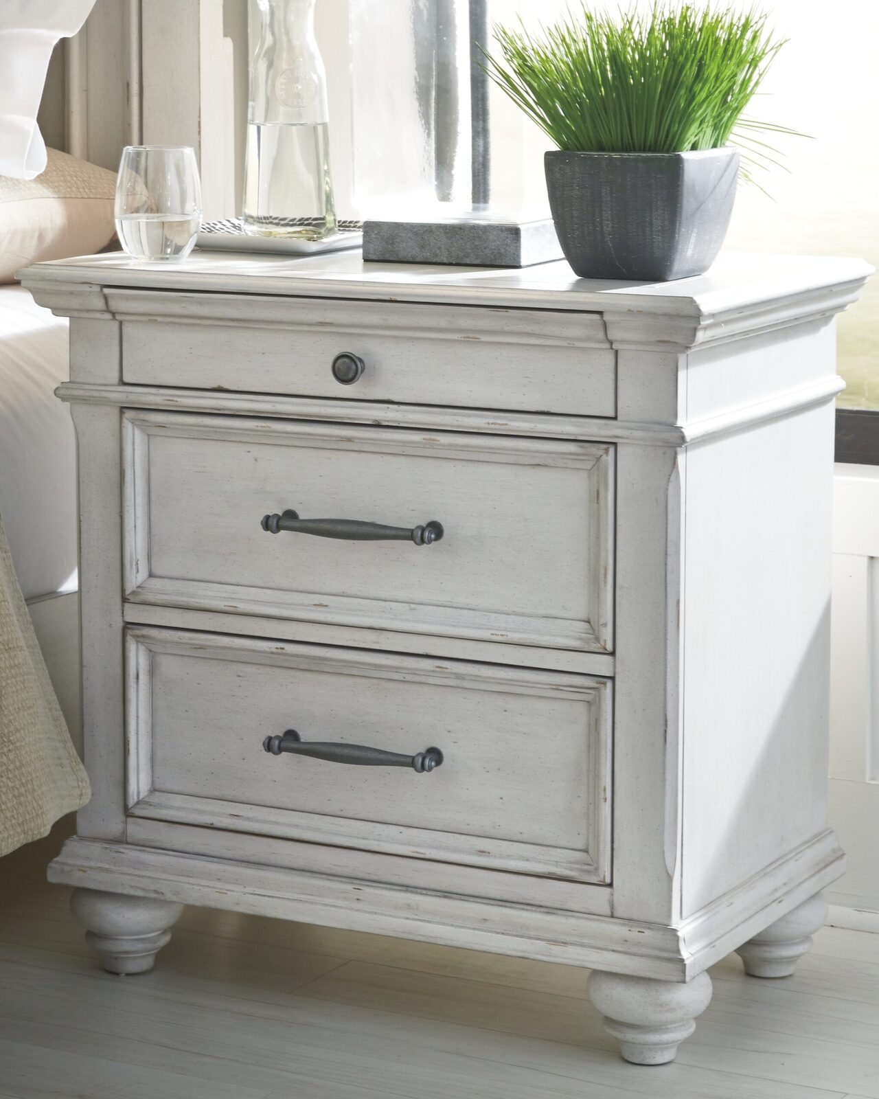 Kanwyn - Upholstered Bedroom Set - Image 30