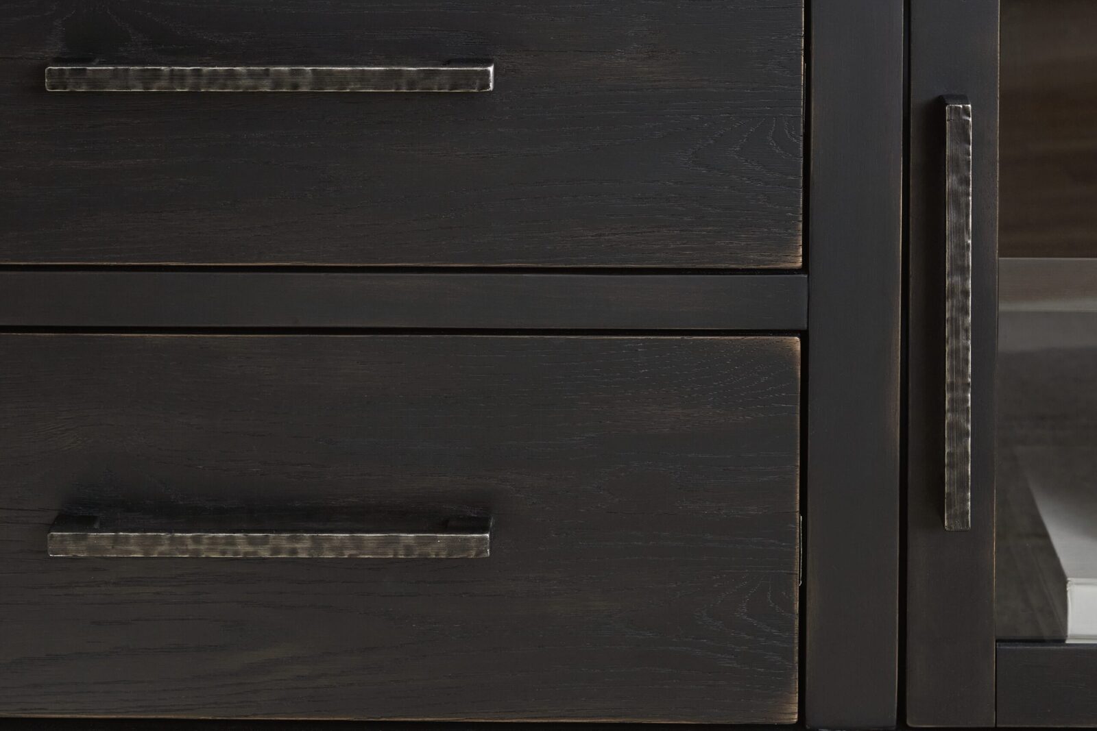Galliden - Extra Large TV Stand - Image 7