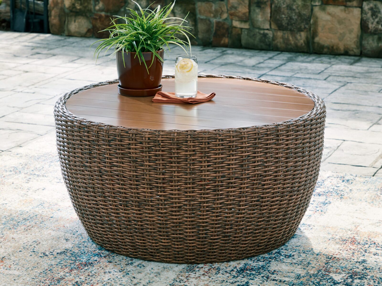 Double Point - Round Cocktail Table - Beige - Image 2