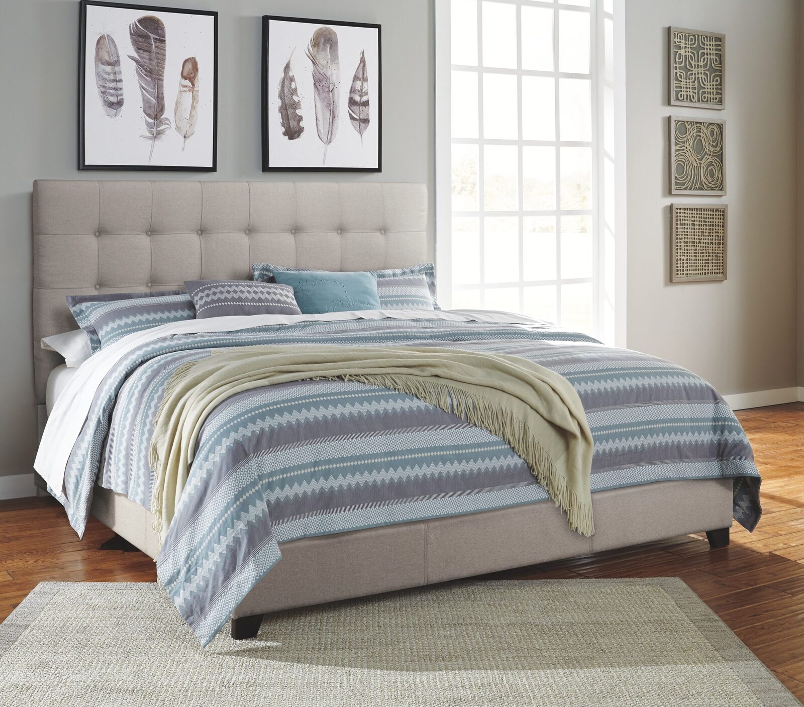 Dolante - Upholstered Bed - Image 4