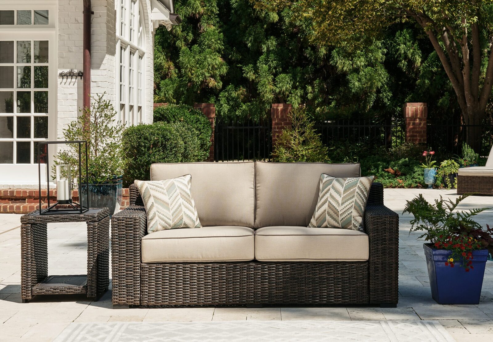 Coastline Bay - Loveseat W/Cushion - Brown - Image 2