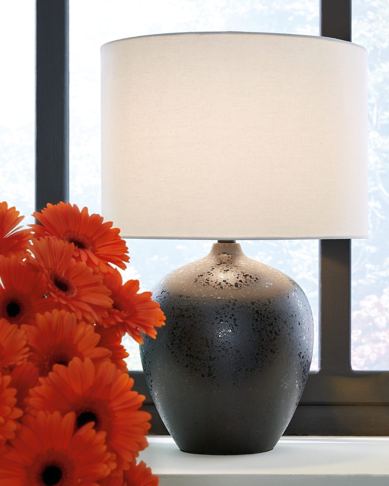 Ladstow - Ceramic Table Lamp - Black - Image 2