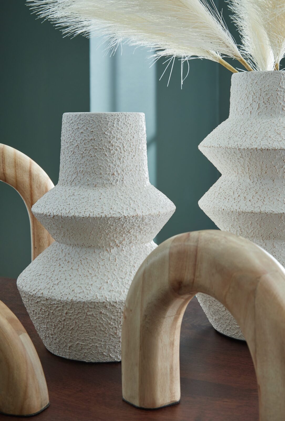 Maddwarth - Accessory Set (Set of 5) - White / Natural Brown - Image 3
