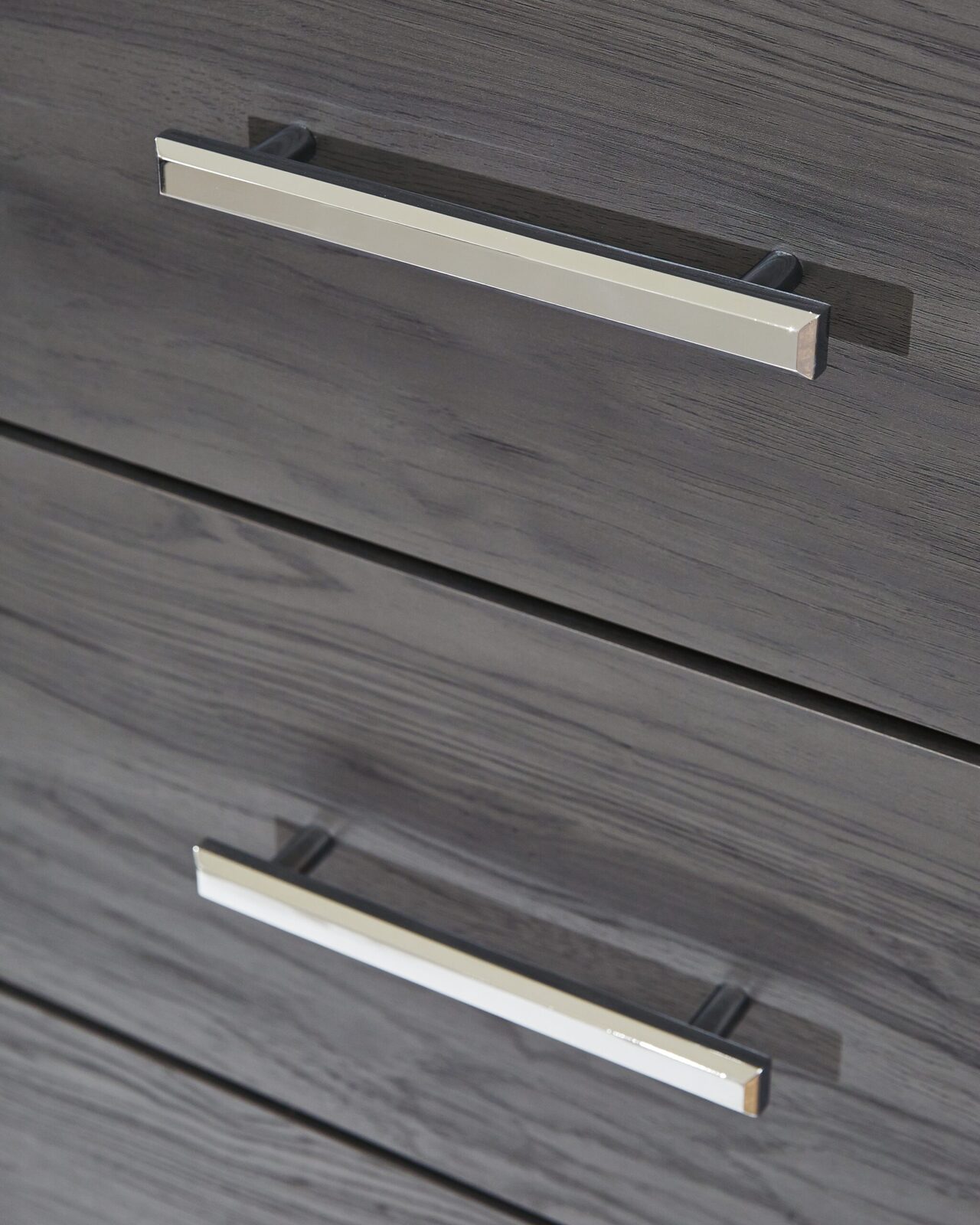 Lodanna - Five Drawer Chest - Gray - Image 4
