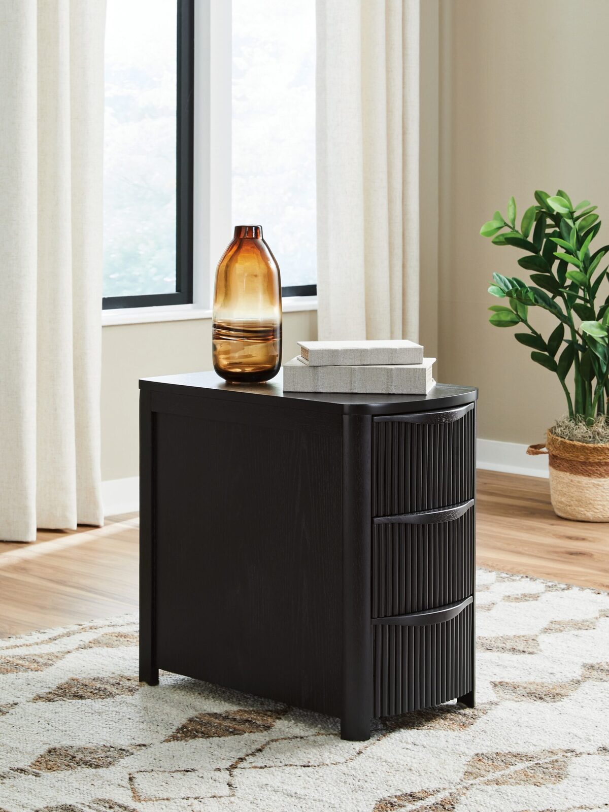 Camdill - Chair Side End Table - Image 4