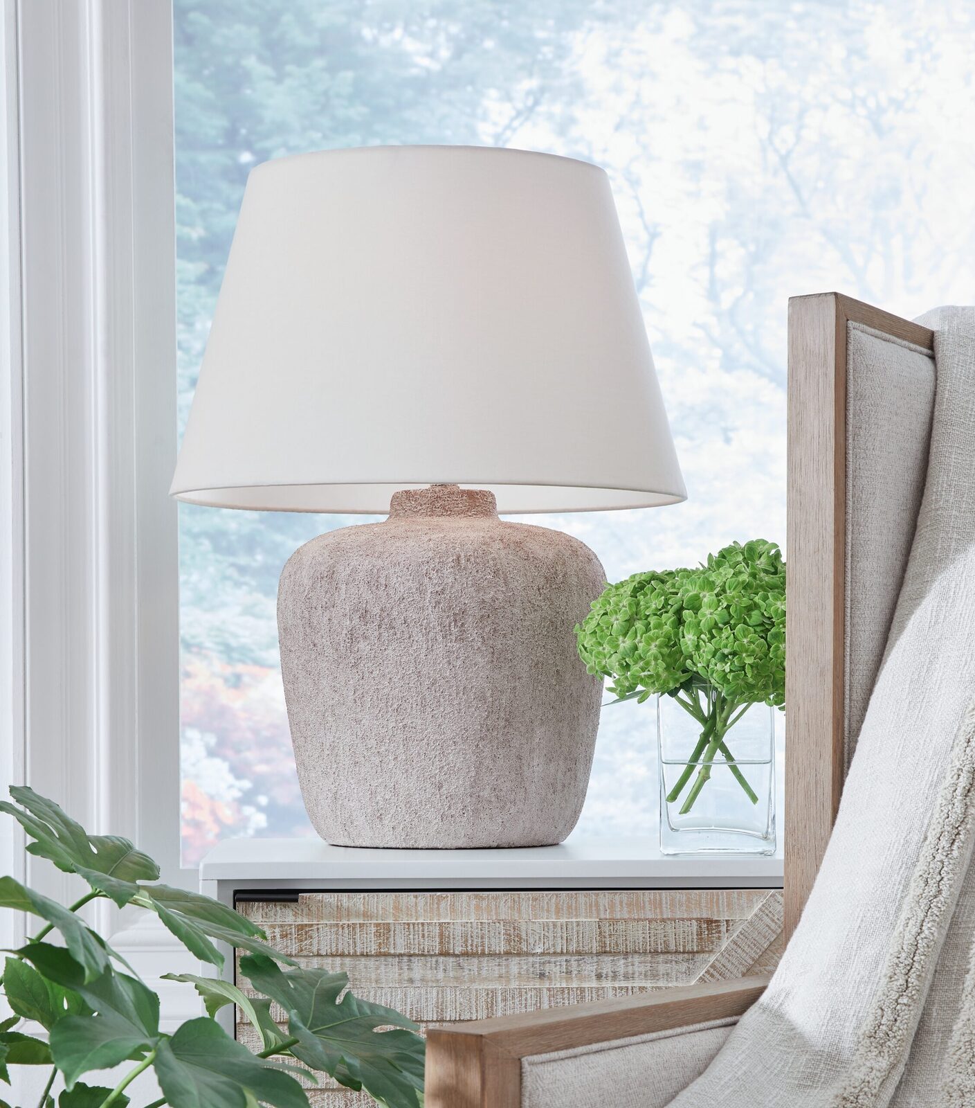 Danry - Metal Table Lamp - Distressed Cream - Image 2