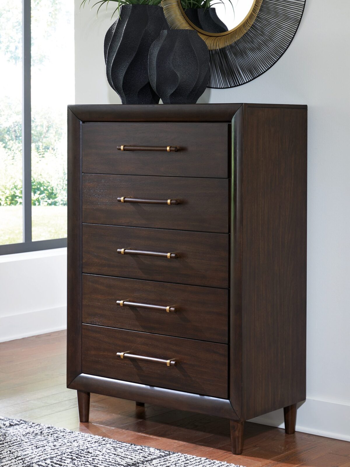 Dantenton - Five Drawer Chest - Merlot - Image 2