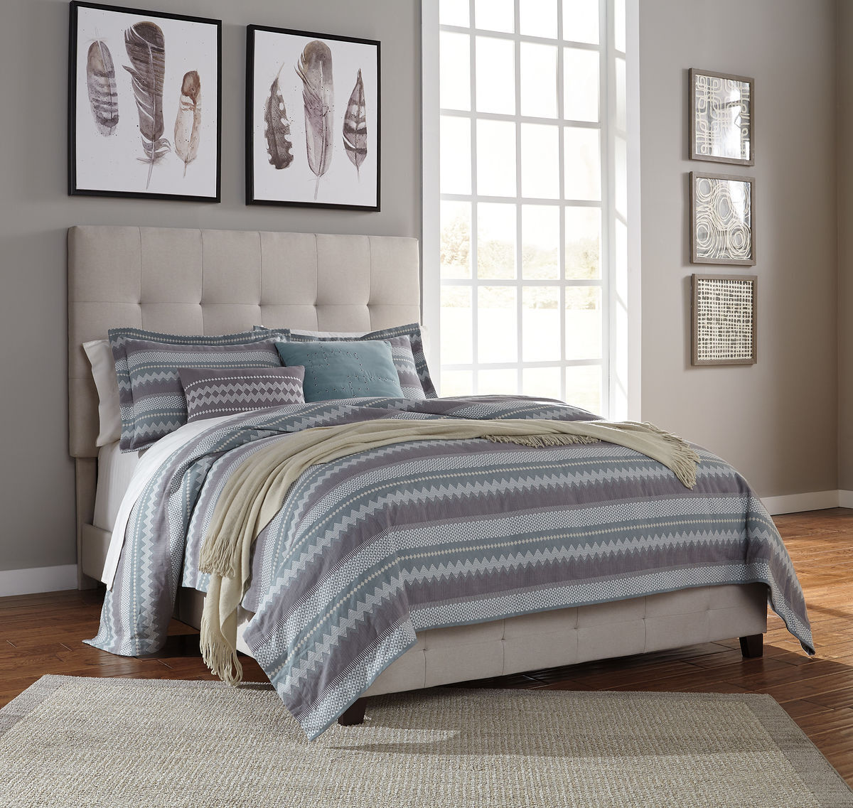 Culverbach - 5 Pc. - Dresser, Mirror, Queen Upholstered Bed, 2 Nightstands - Gray - Image 4
