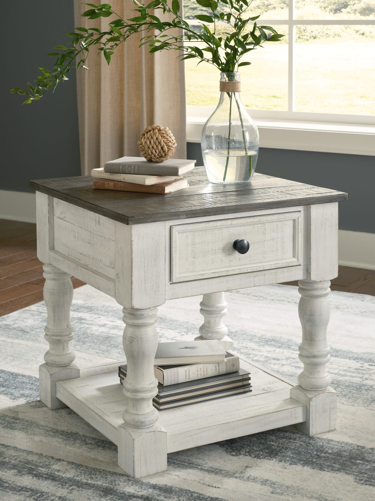 Havalance - Square End Table - White / Gray - Image 2