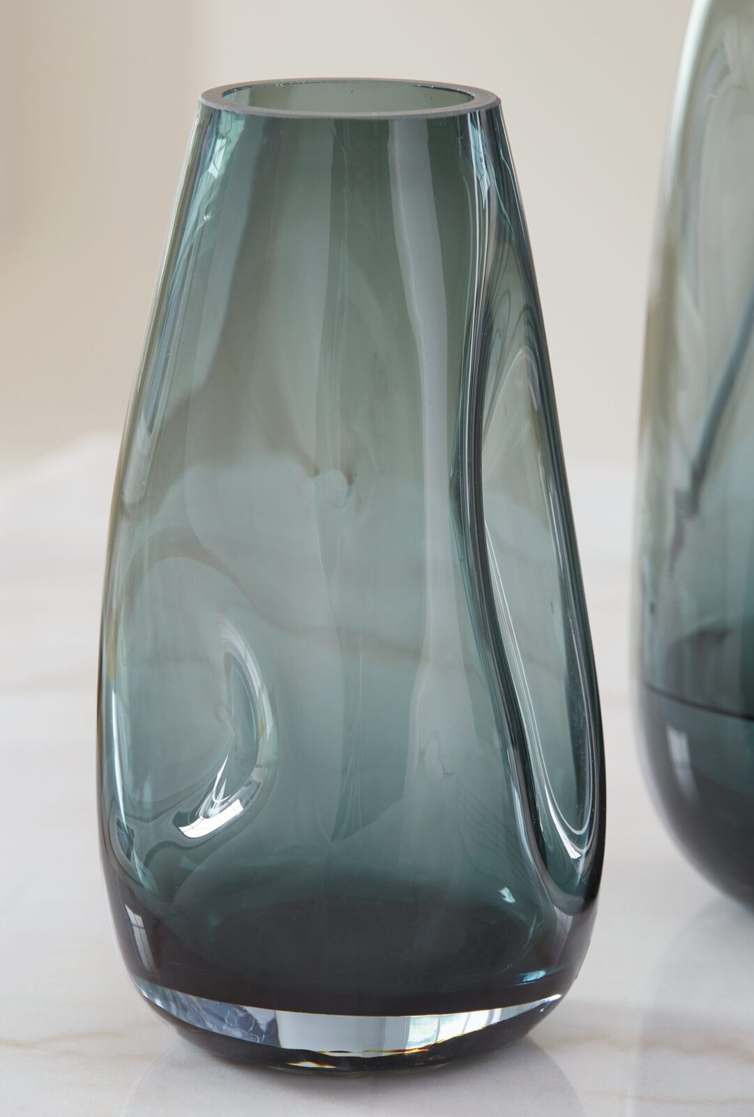 Beamund - Vase - 9" - Image 4