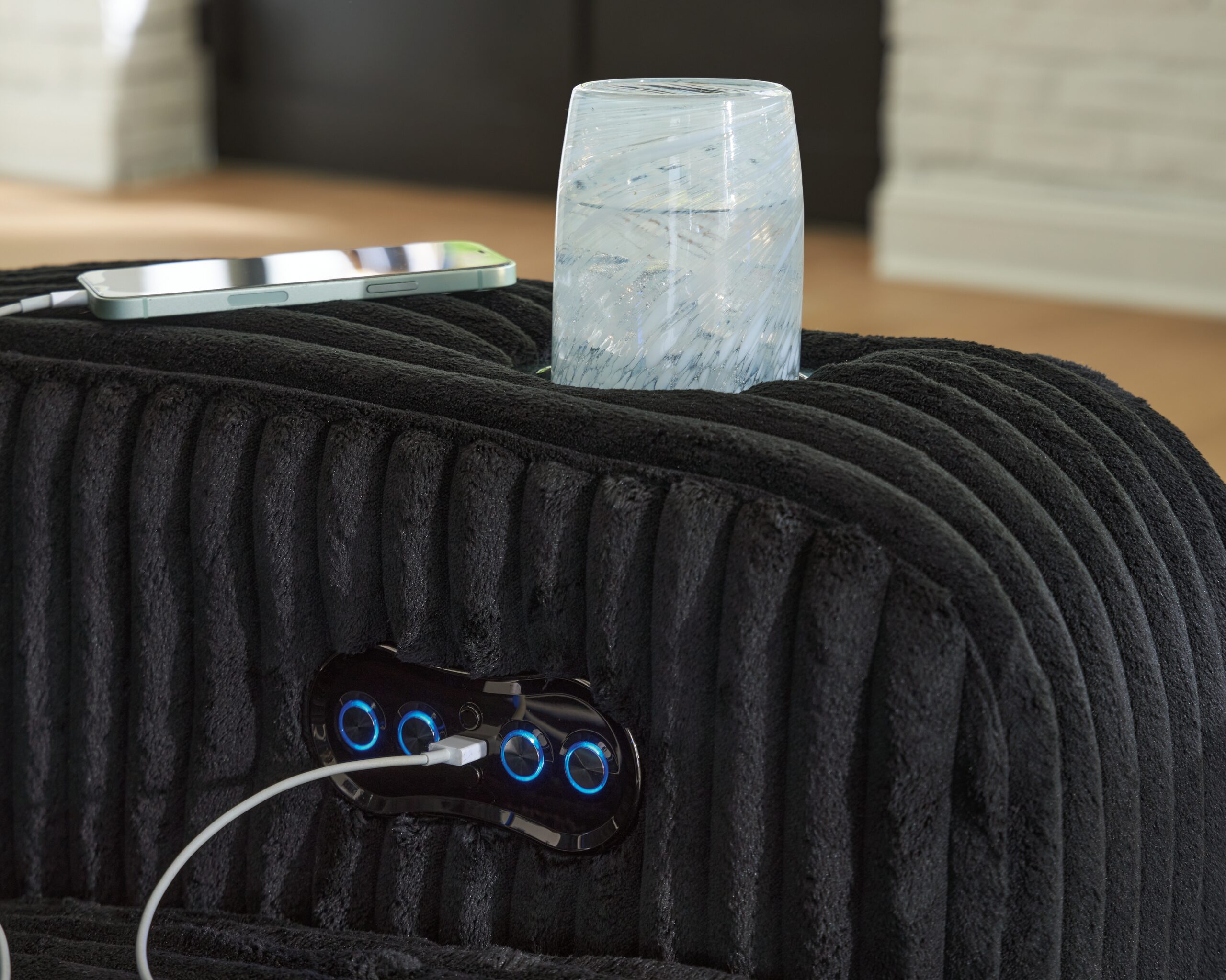 Forest Lake - Recliner With Adj Headrest - Image 10
