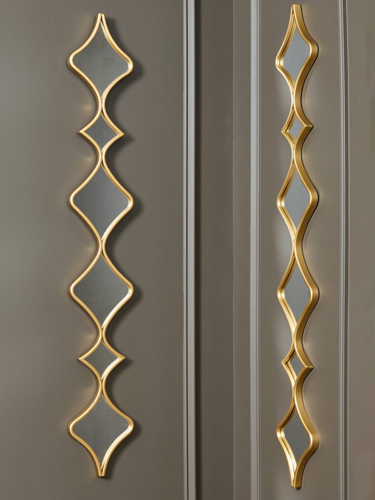 Harriswood - Accent Mirror Set (Set of 2) - Gold Finish - Image 2