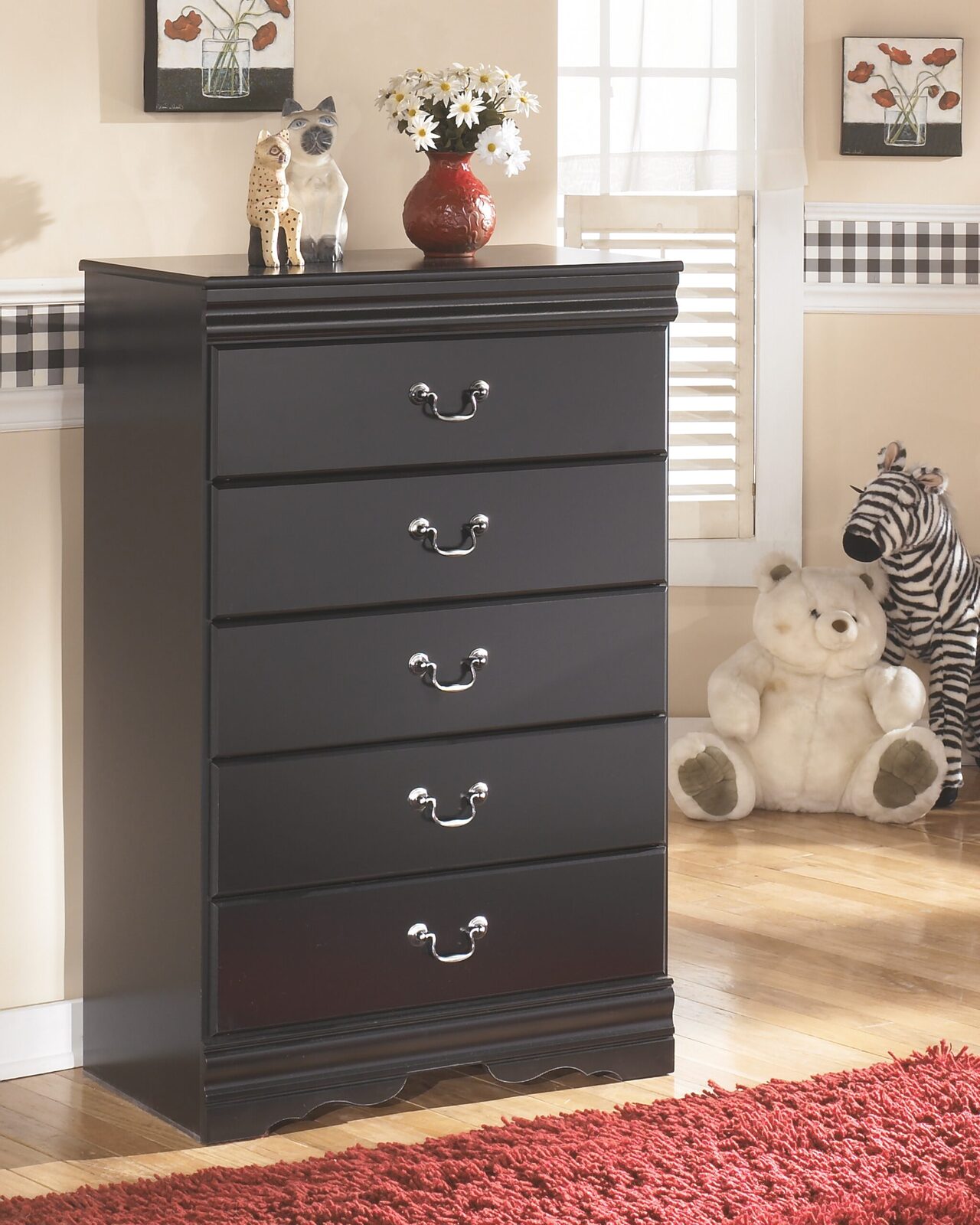 Huey Vineyard - Five Drawer Chest - Black - Image 2