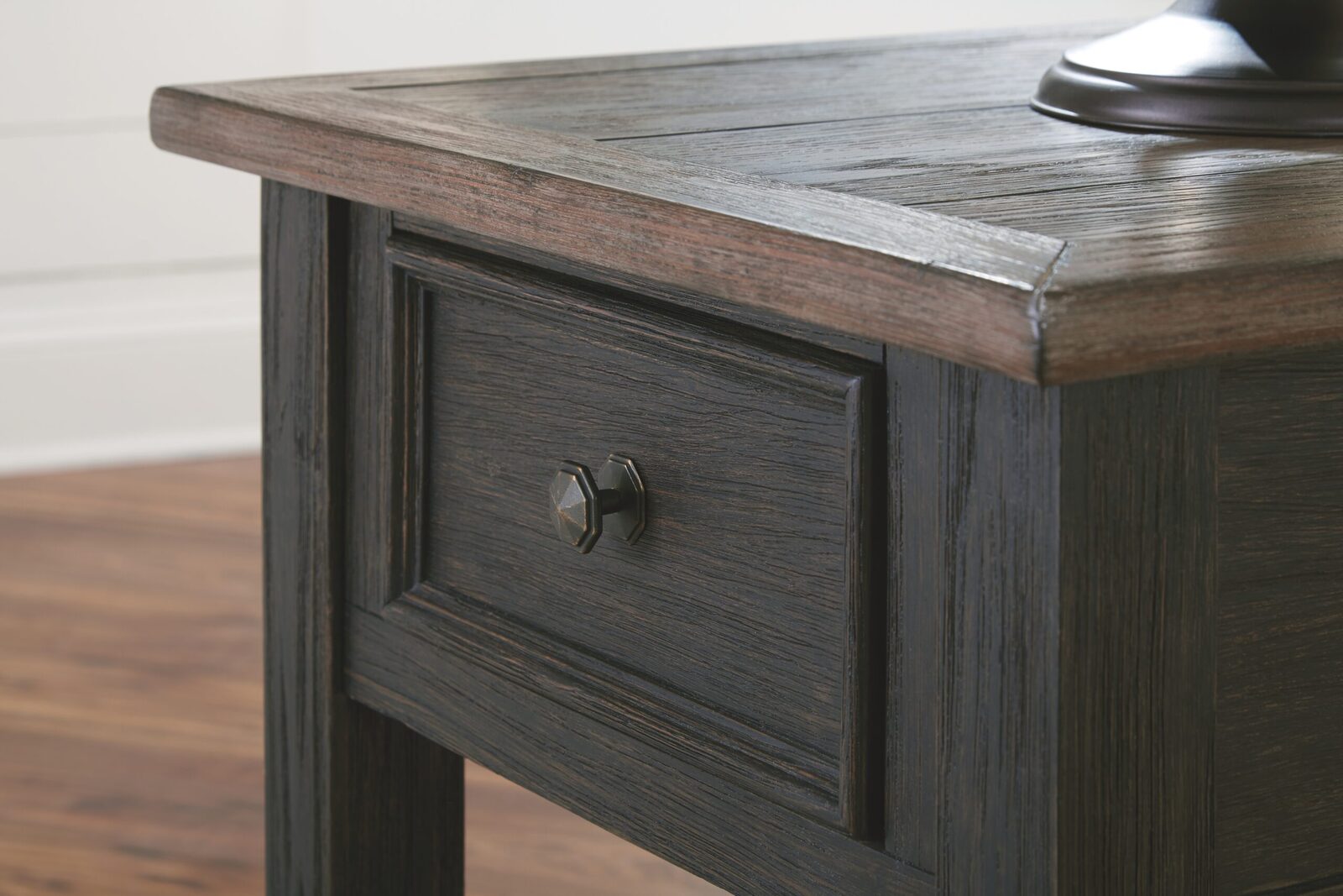 Tyler Creek - Rectangular End Table - Grayish Brown / Black - Image 9