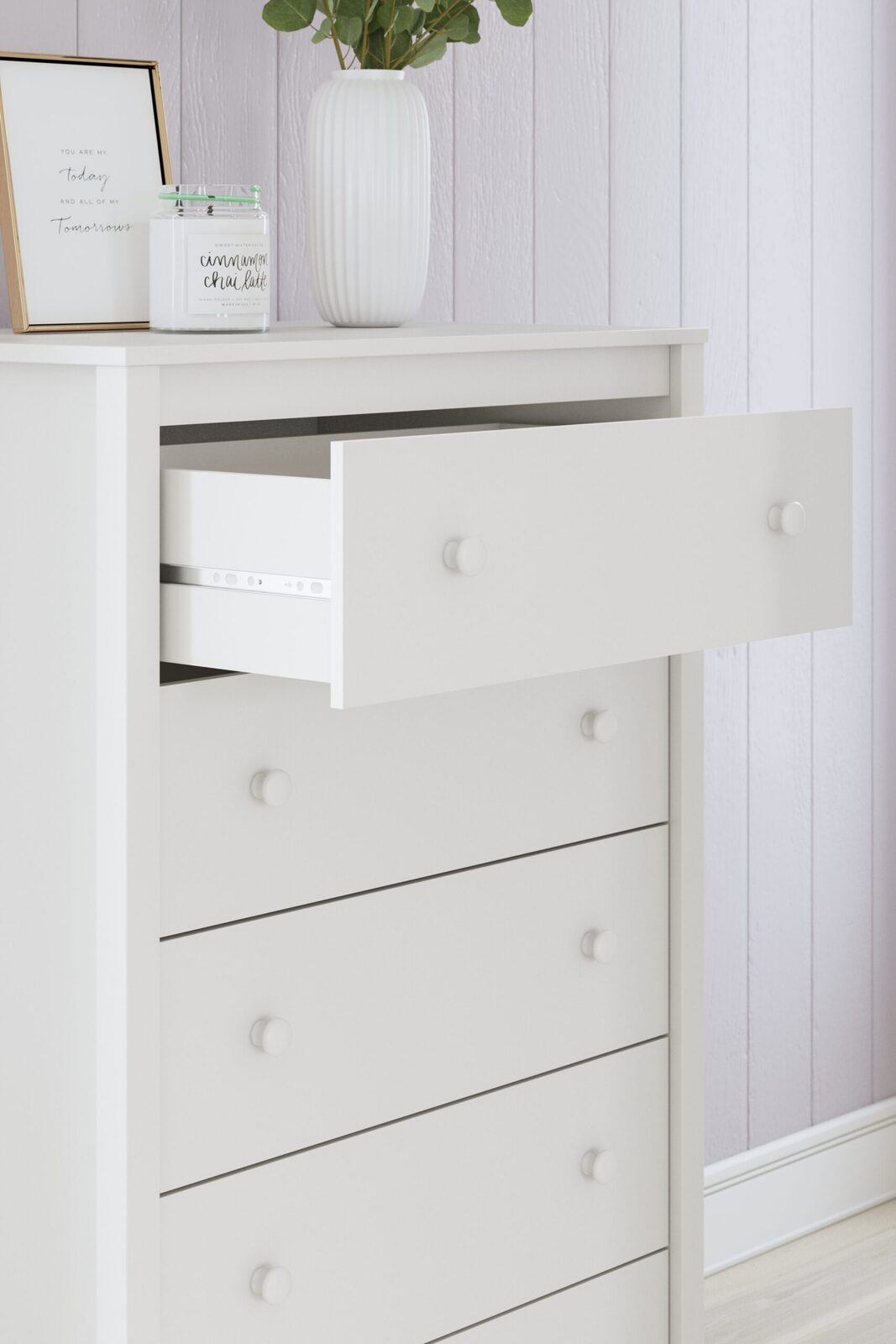 Hallityn - Five Drawer Chest - White - Image 10