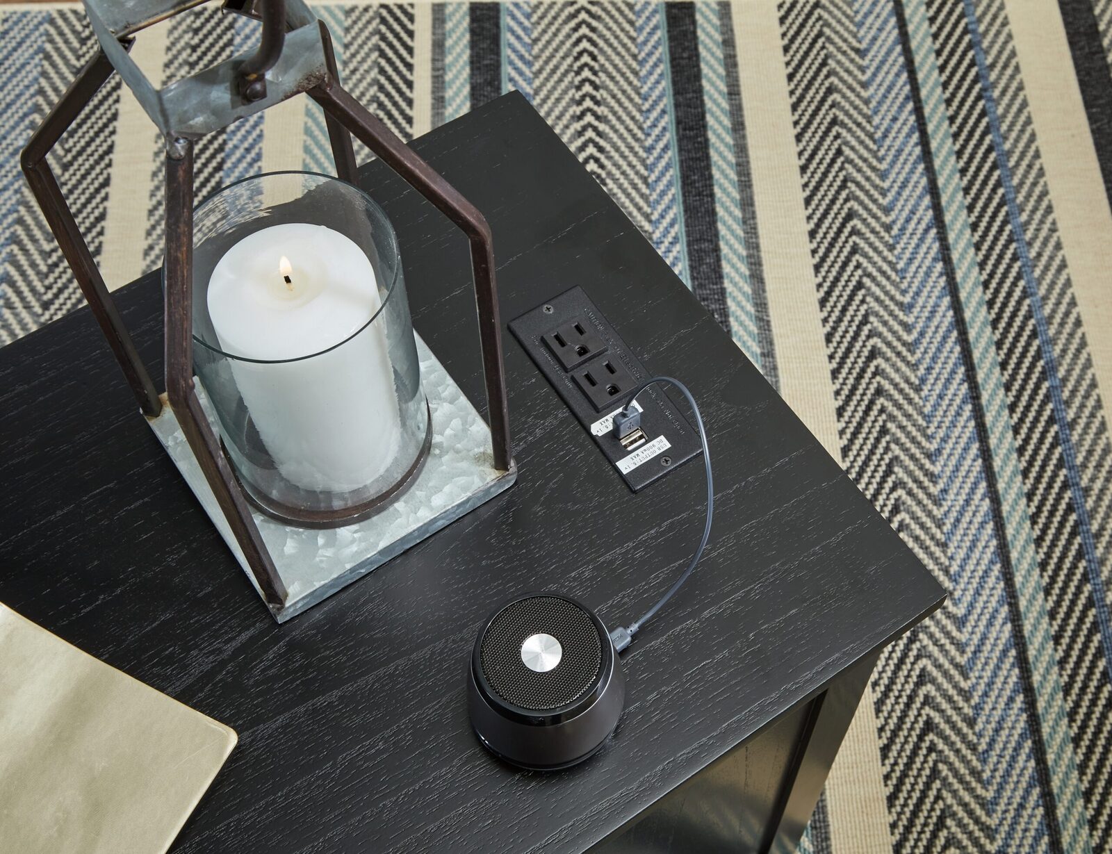 Treytown - Chair Side End Table - Image 12