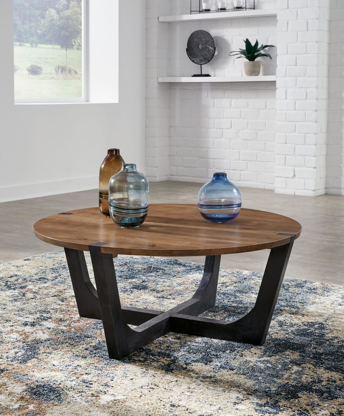 Hanneforth - Round Cocktail Table - Brown - Image 2