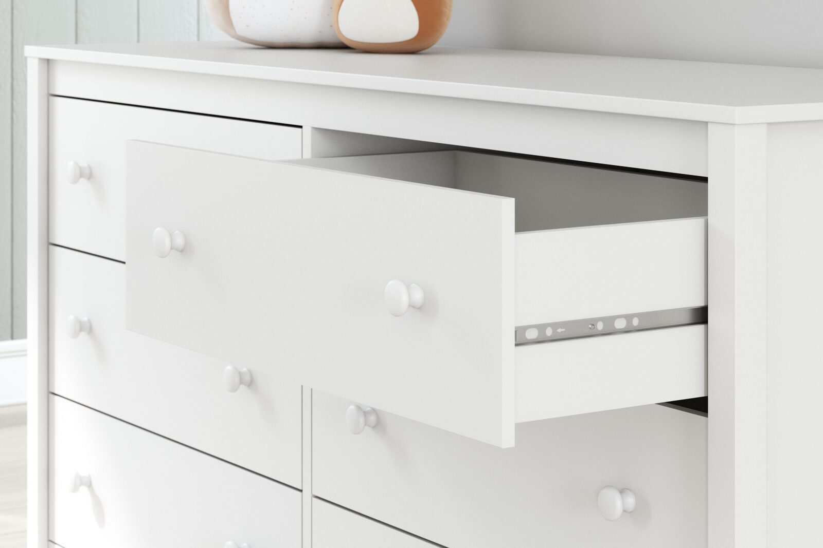 Hallityn - Six Drawer Dresser - White - Image 11