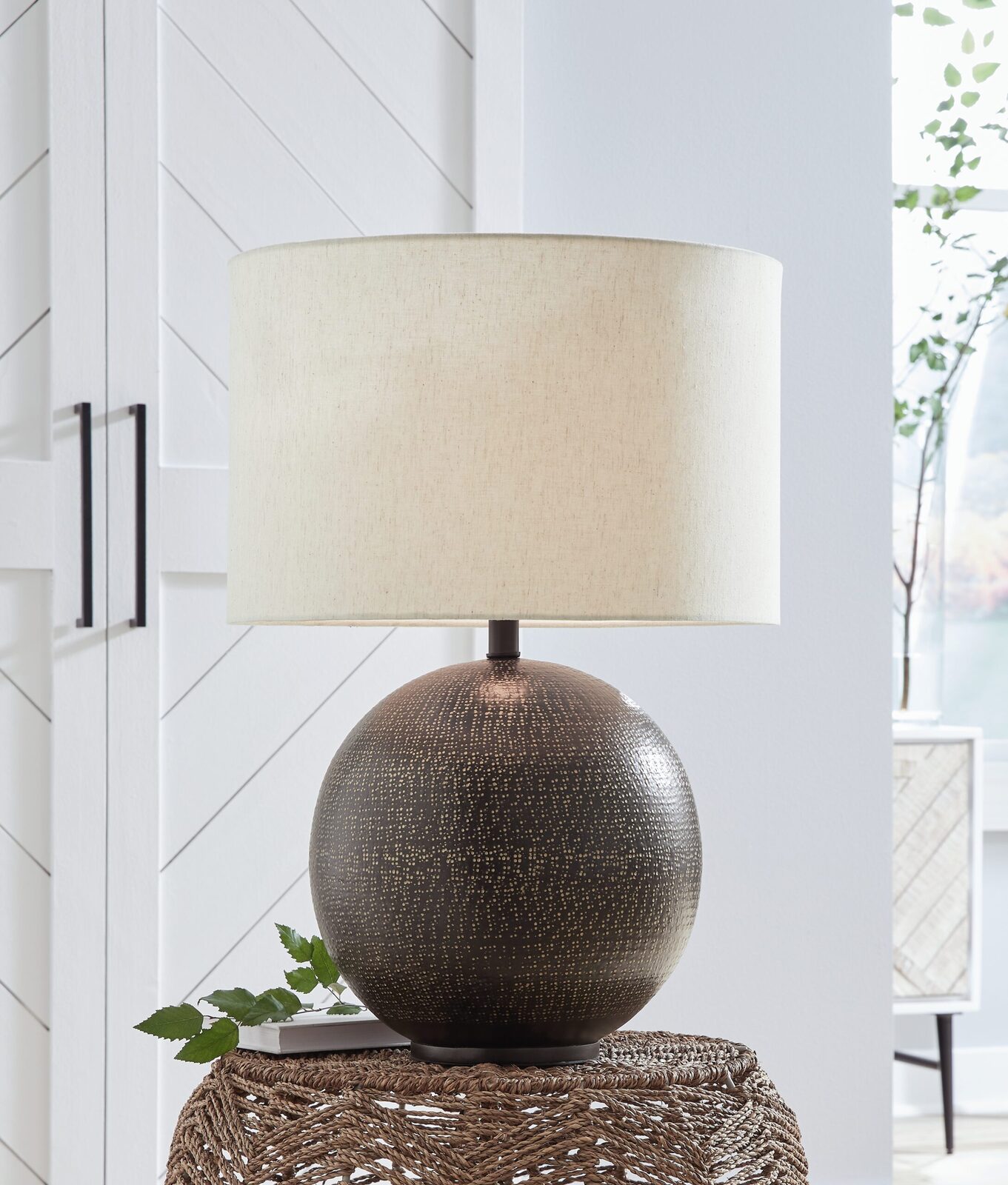 Hambell - Metal Table Lamp - Black / Gold Finish - Image 2