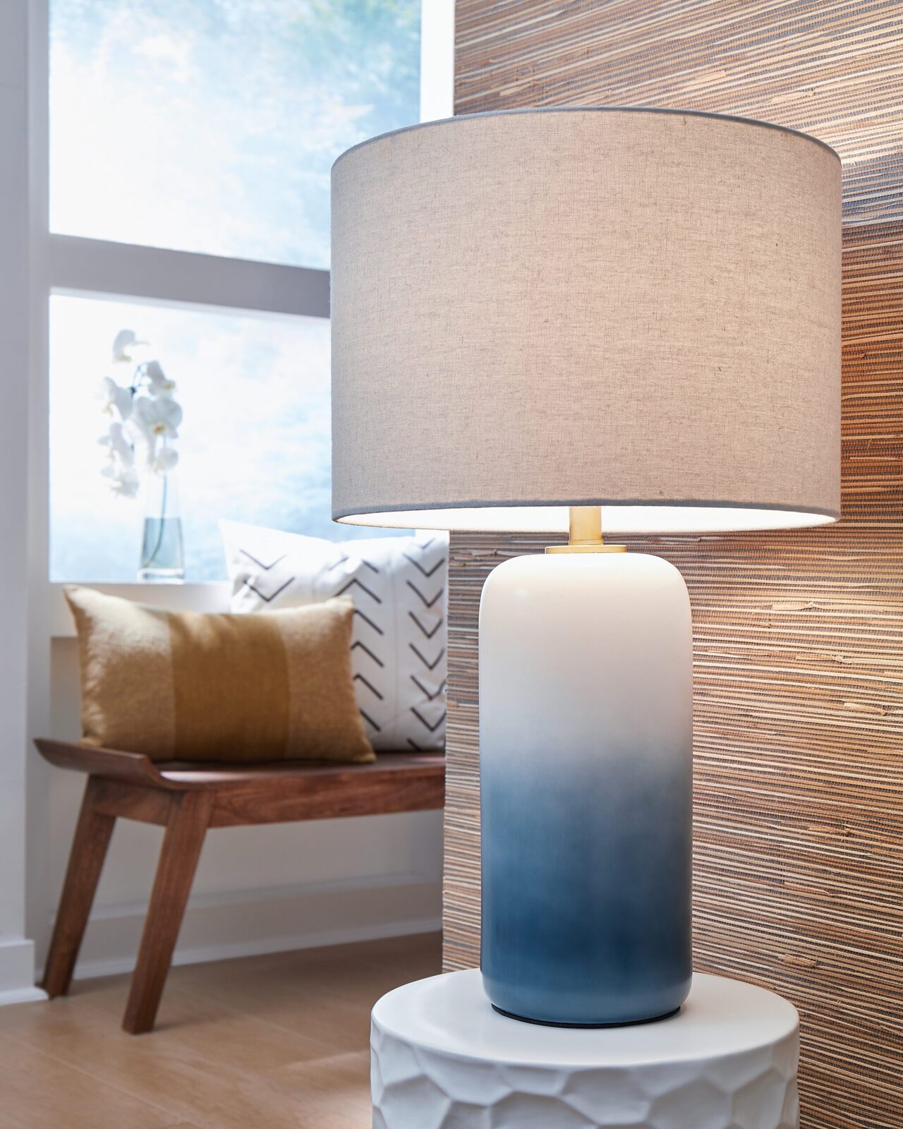 Lemrich - Ceramic Table Lamp - White - Image 2