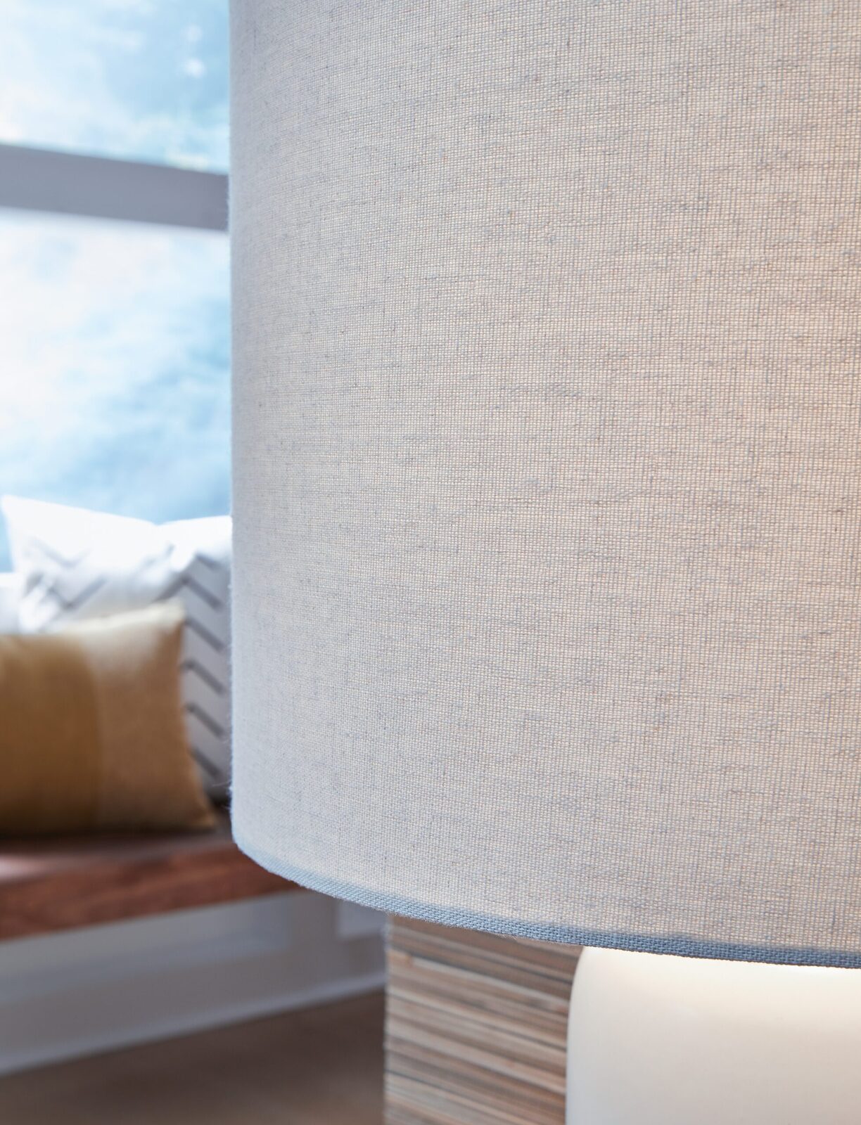 Lemrich - Ceramic Table Lamp - White - Image 3