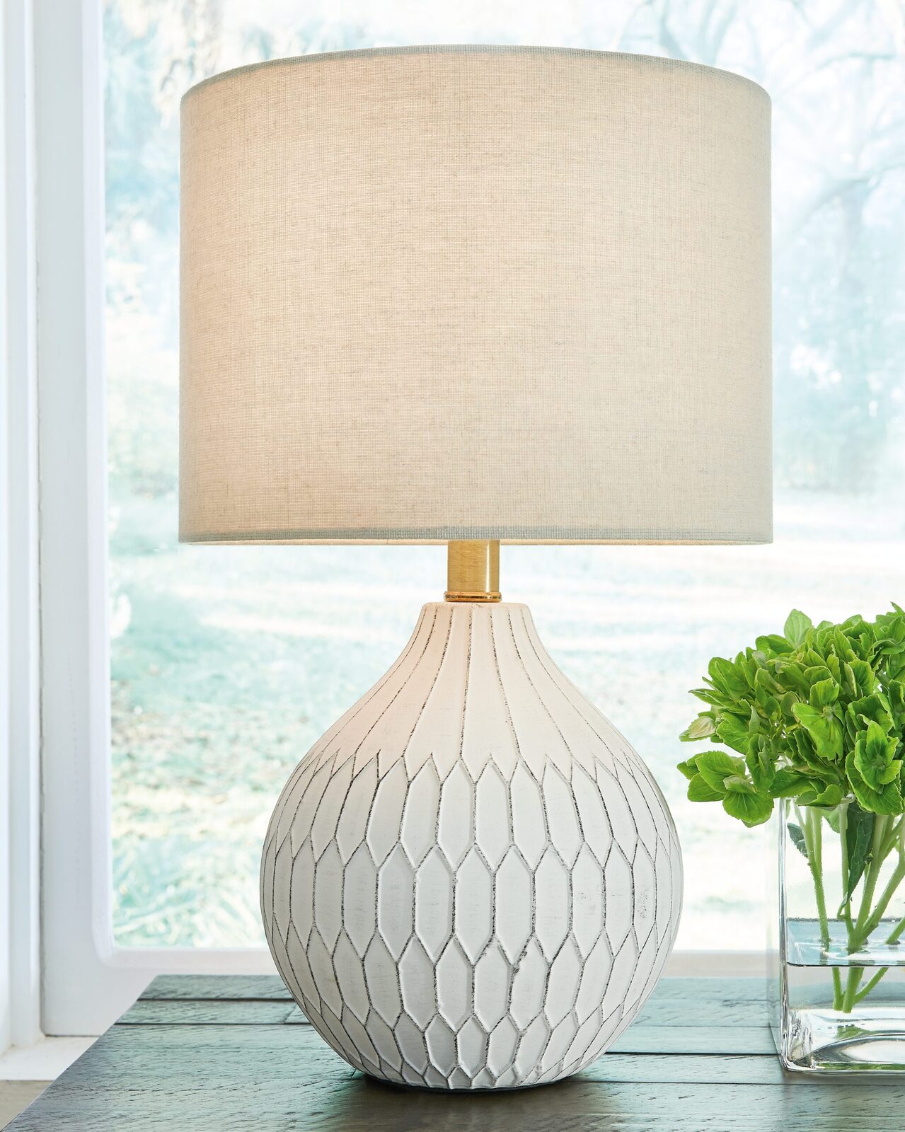 Wardmont - Ceramic Table Lamp - White - Image 2