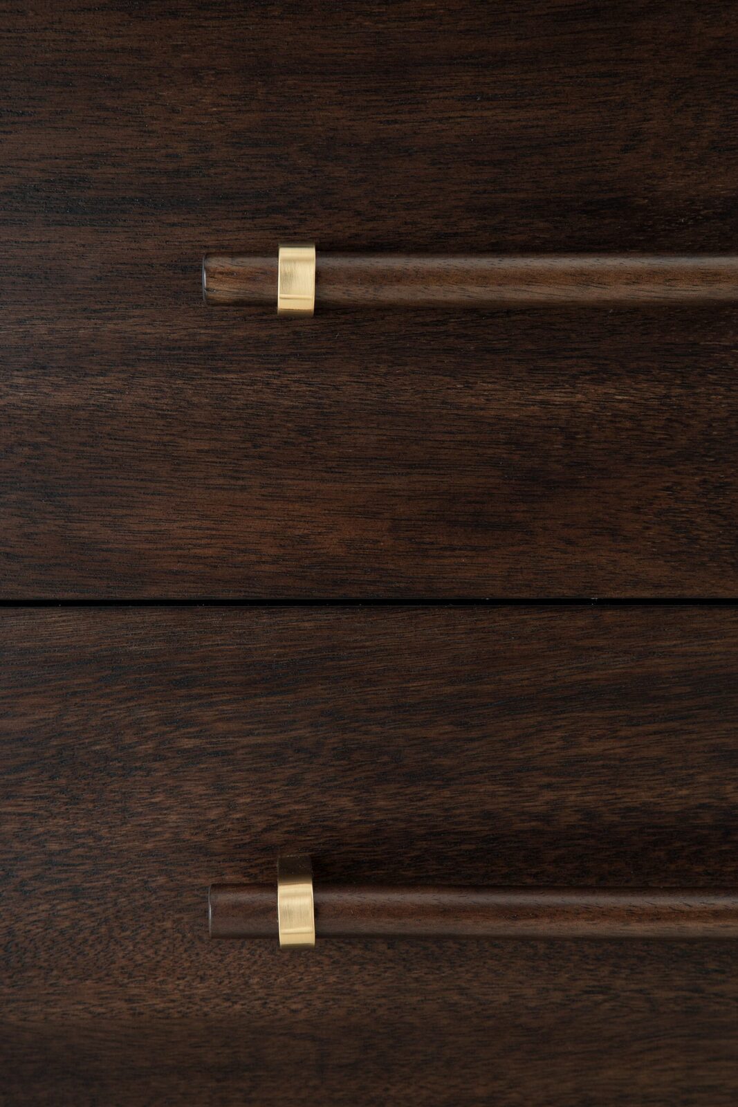Dantenton - Five Drawer Chest - Merlot - Image 5