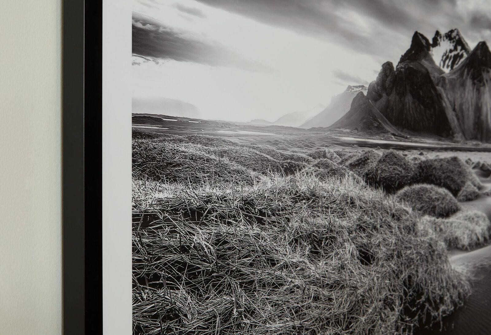 Delstone - Wall Art - Black / White - Image 5