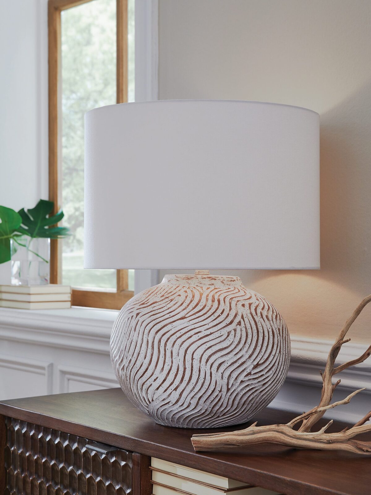 Vien - Terracotta Table Lamp - Distressed White - Image 2